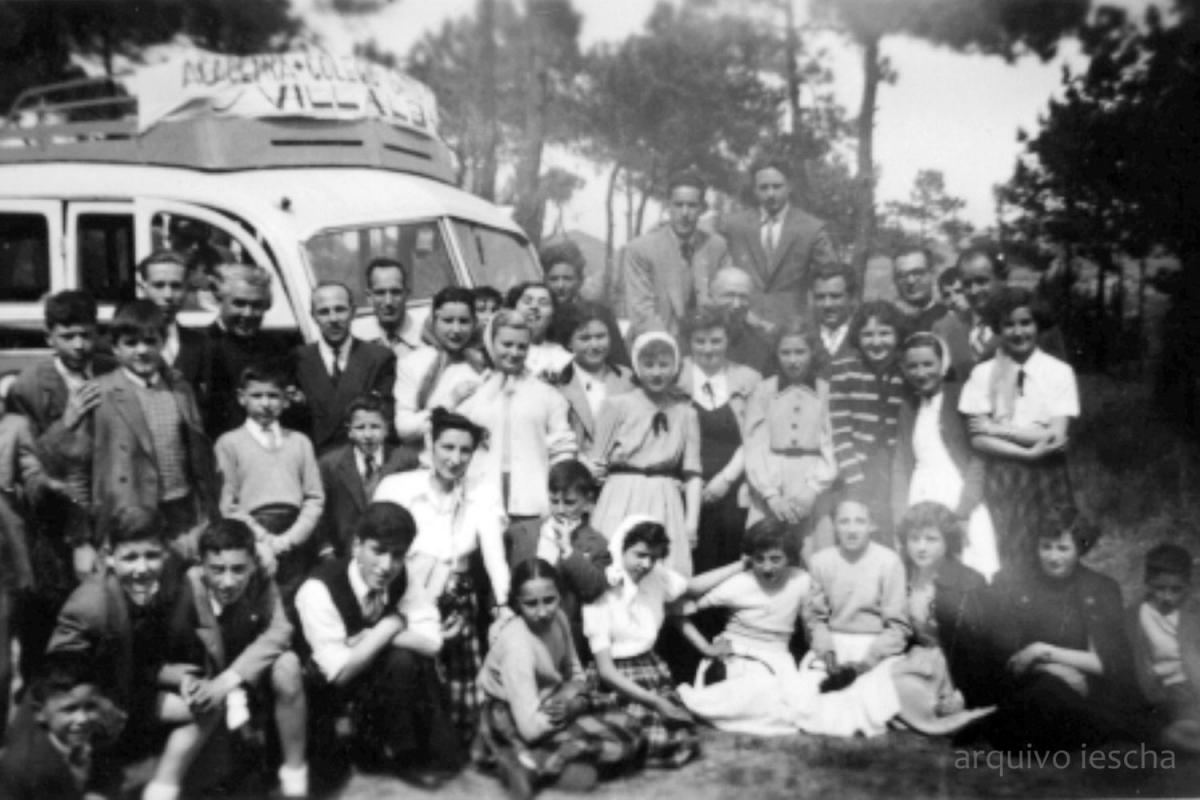 Profesores e alumnado da academia SantaMaría nunha excursión (Foto cedida polo Iescha)